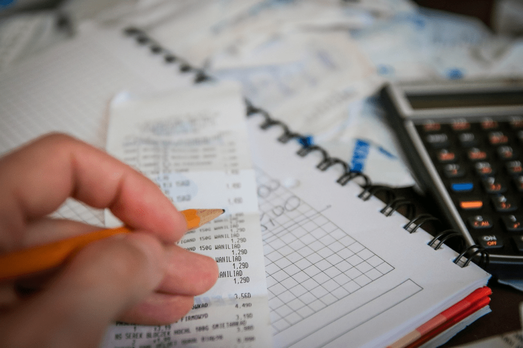 Calculator used to estimate the total cost of purchasing collectible manga, including shipping and fees.